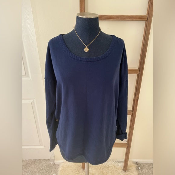 Vineyard Vines Solid Navy Blue Long Sleeve Top Wooden Side Buttons Size XL - Picture 2 of 6